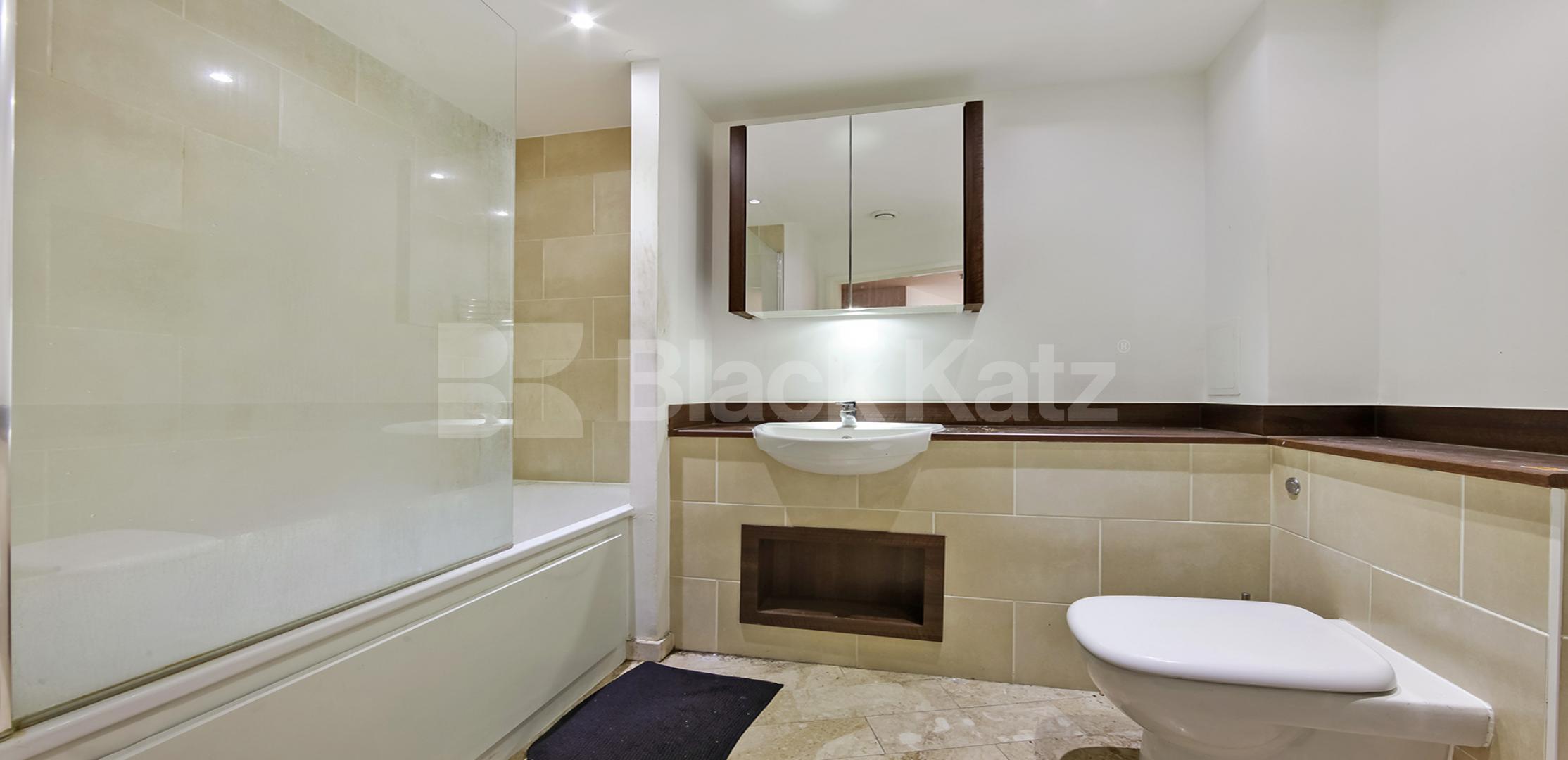 			LET , 3 Bedroom, 2 bath, 1 reception Penthouse			 Vancouver House , Surrey Quays Road